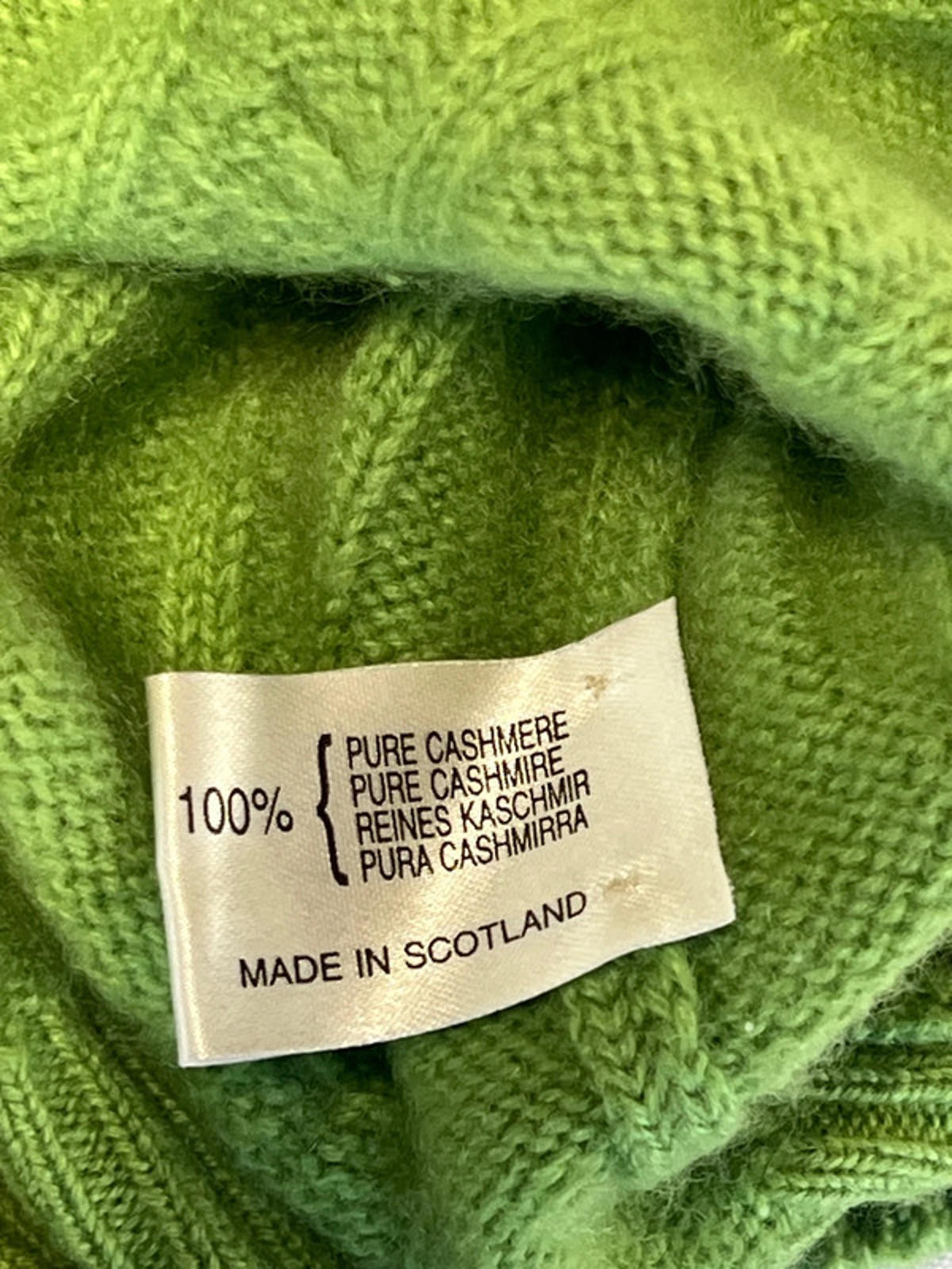 Cameron | Green Scottish Cashmere V- neck Jumper | 100% Cashmere