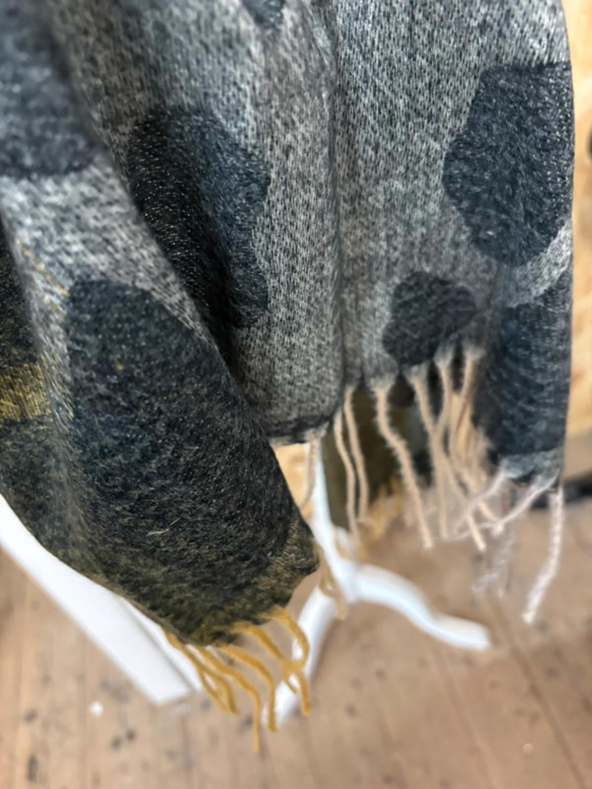 Classy Wool blend scarf (new)