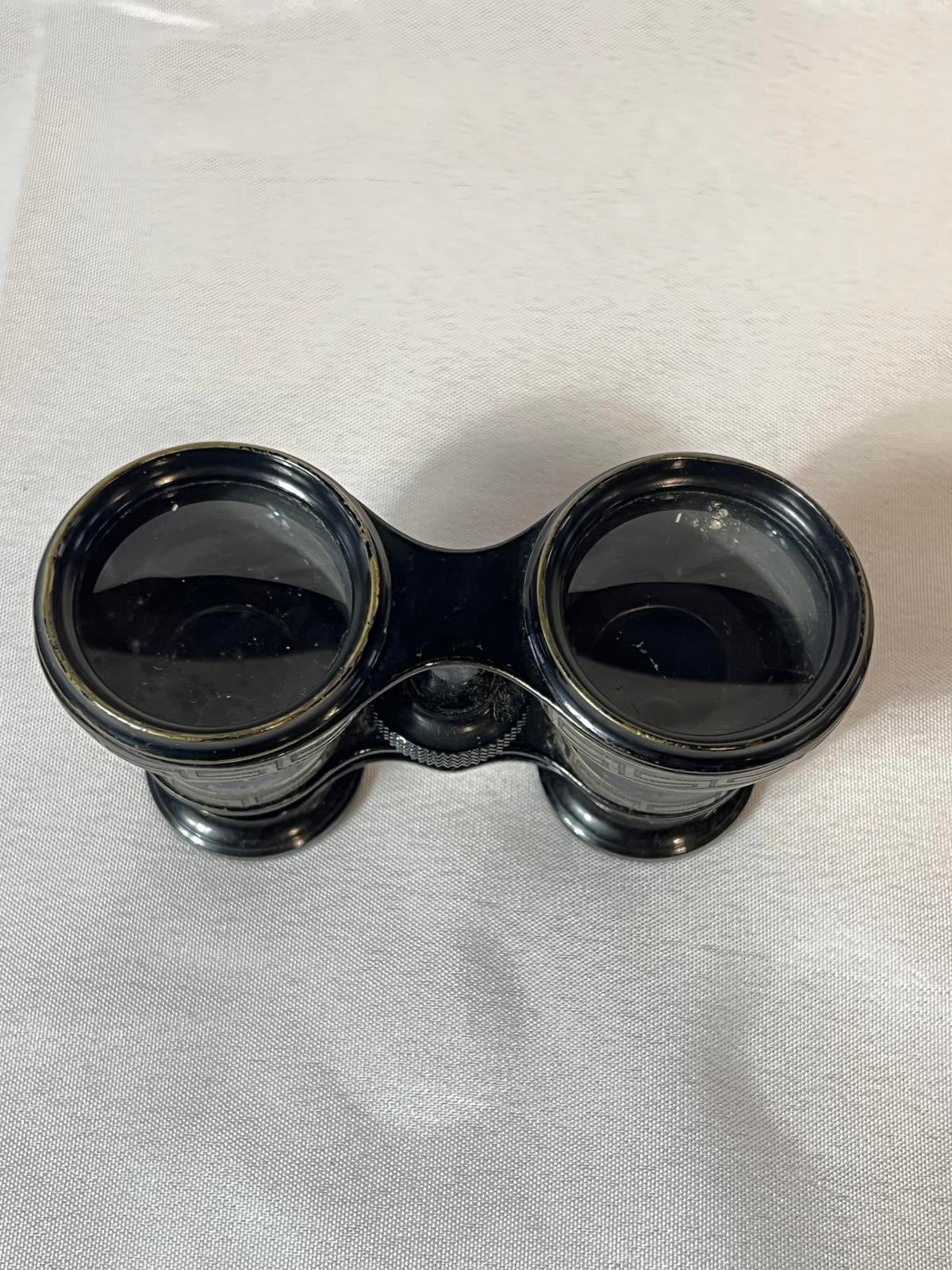 Vintage ladies Opera Glasses with original hard and soft draw string case