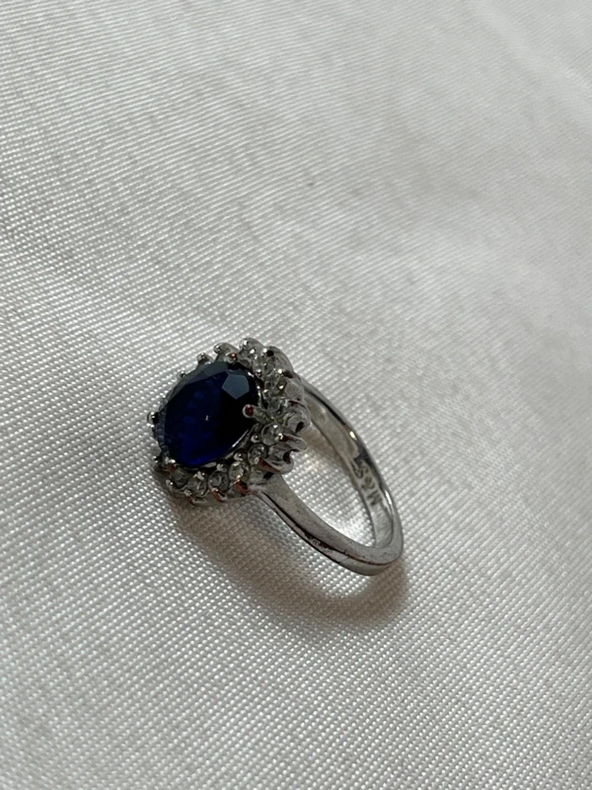 Blue stone ring with diamantés | Silver color