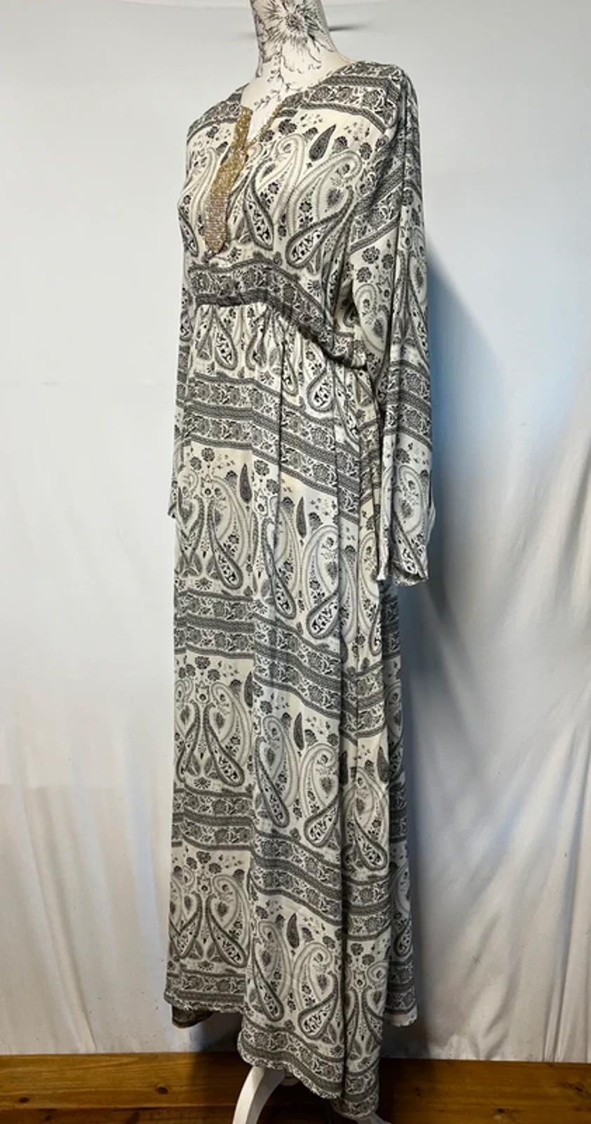 TU | XL | Black And White Paisley Caftan Dress