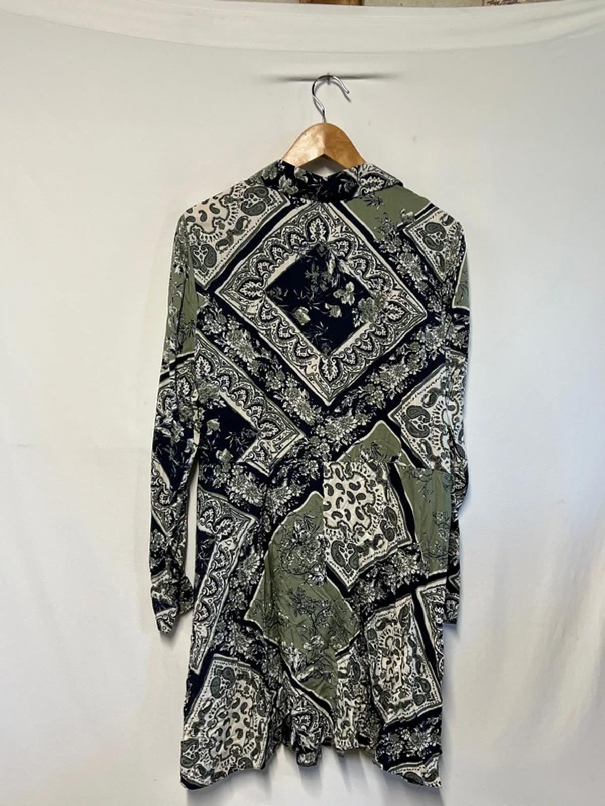 Primark | 16 | Green And Navy Paisley
