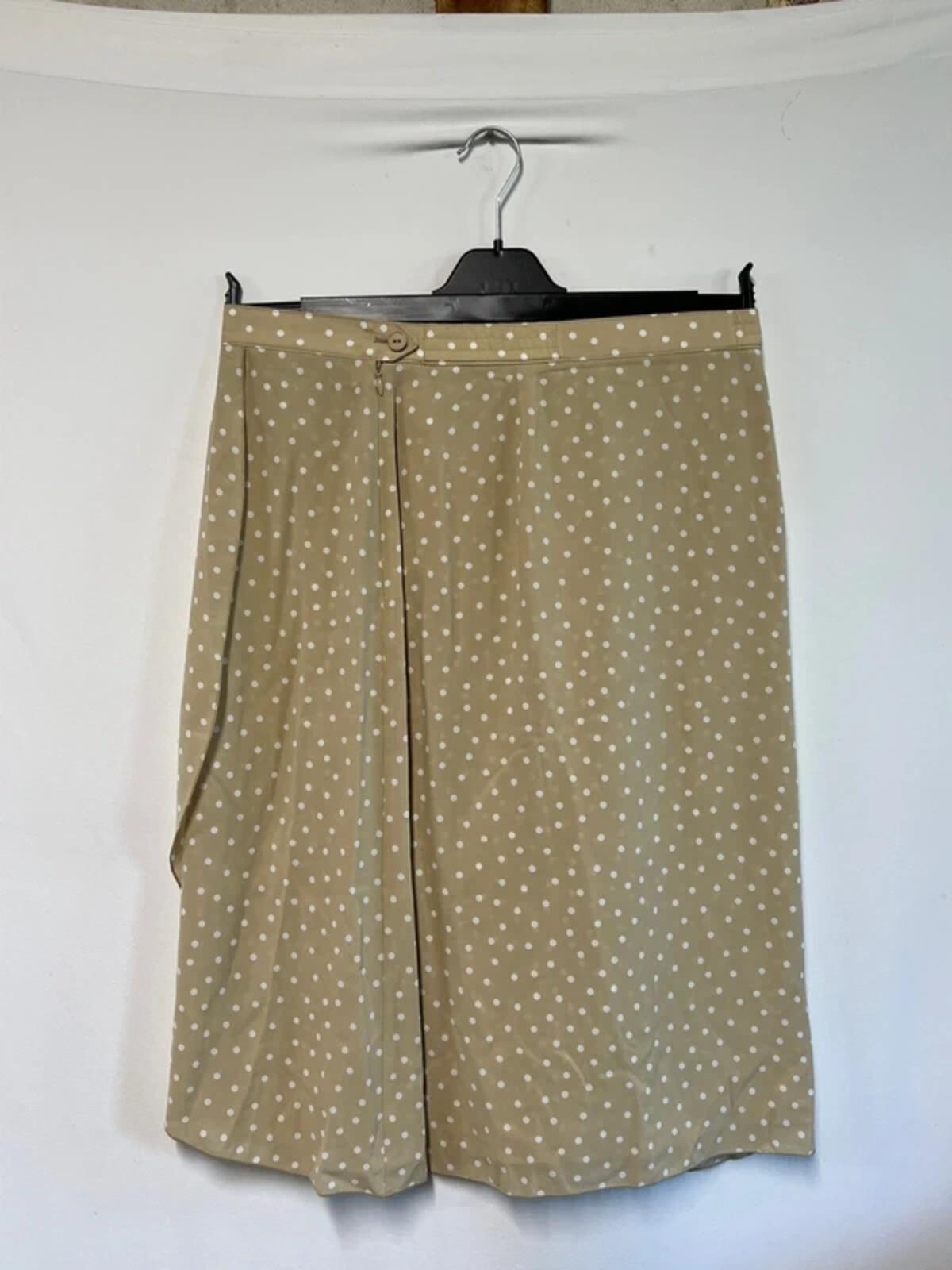 Lucia | 18 | Ladies beige polka dot dress