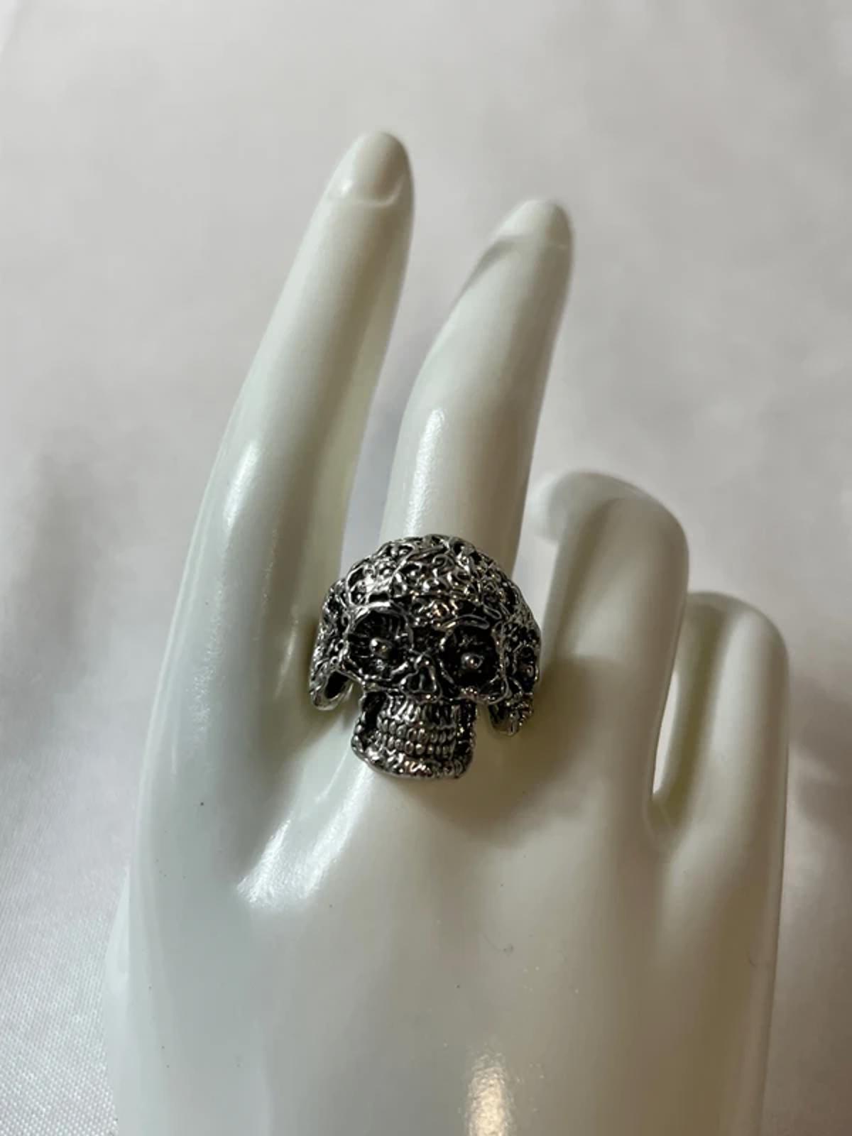 Vintage Style | Silver Tone Skull Ring |