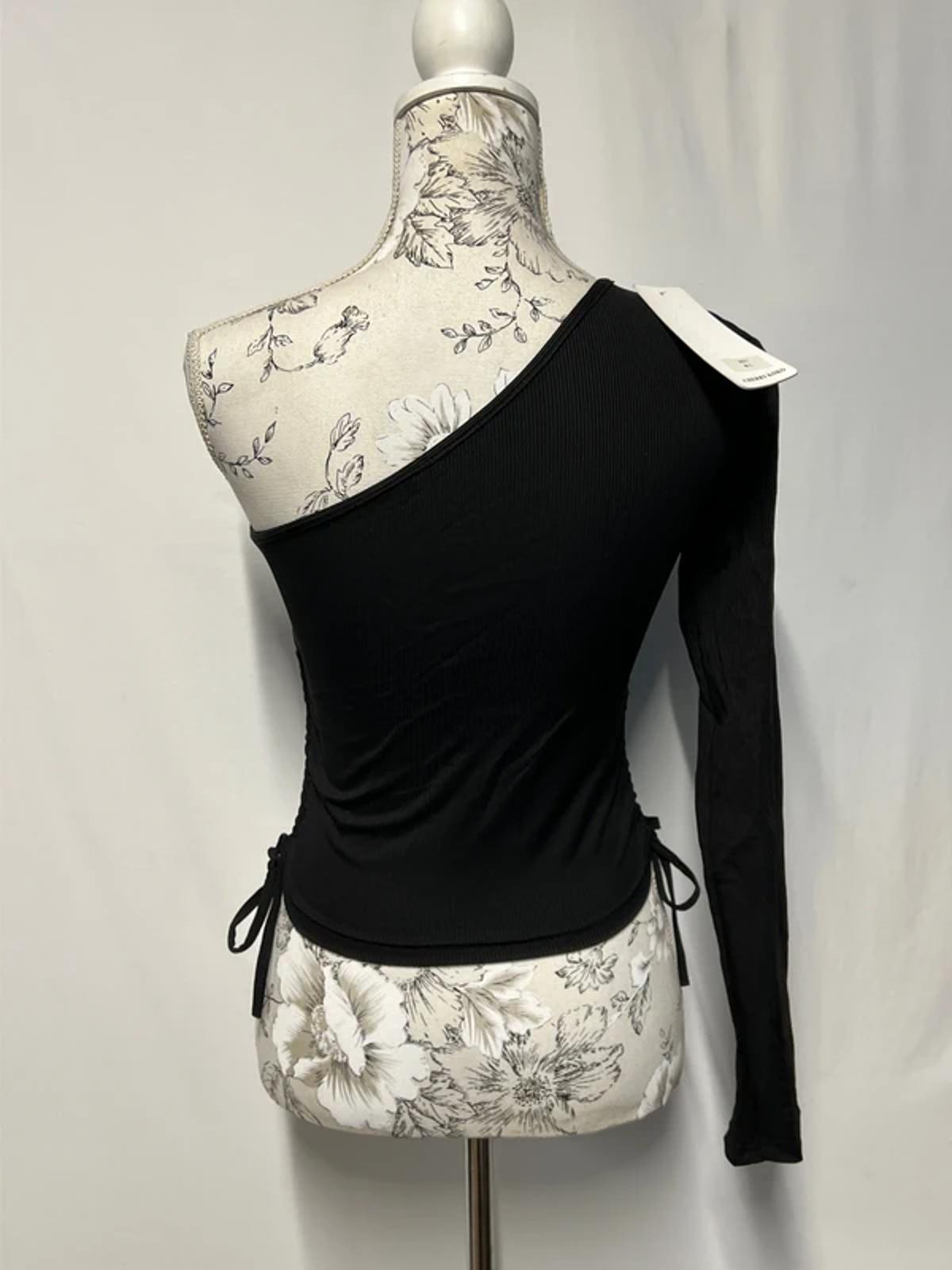 Cherry Koko  | M/L | Black Elasticated Off Shoulder Top