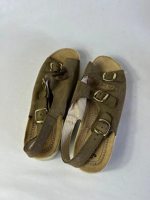Glove | Size 8 | Brown leather flip flops with buckles