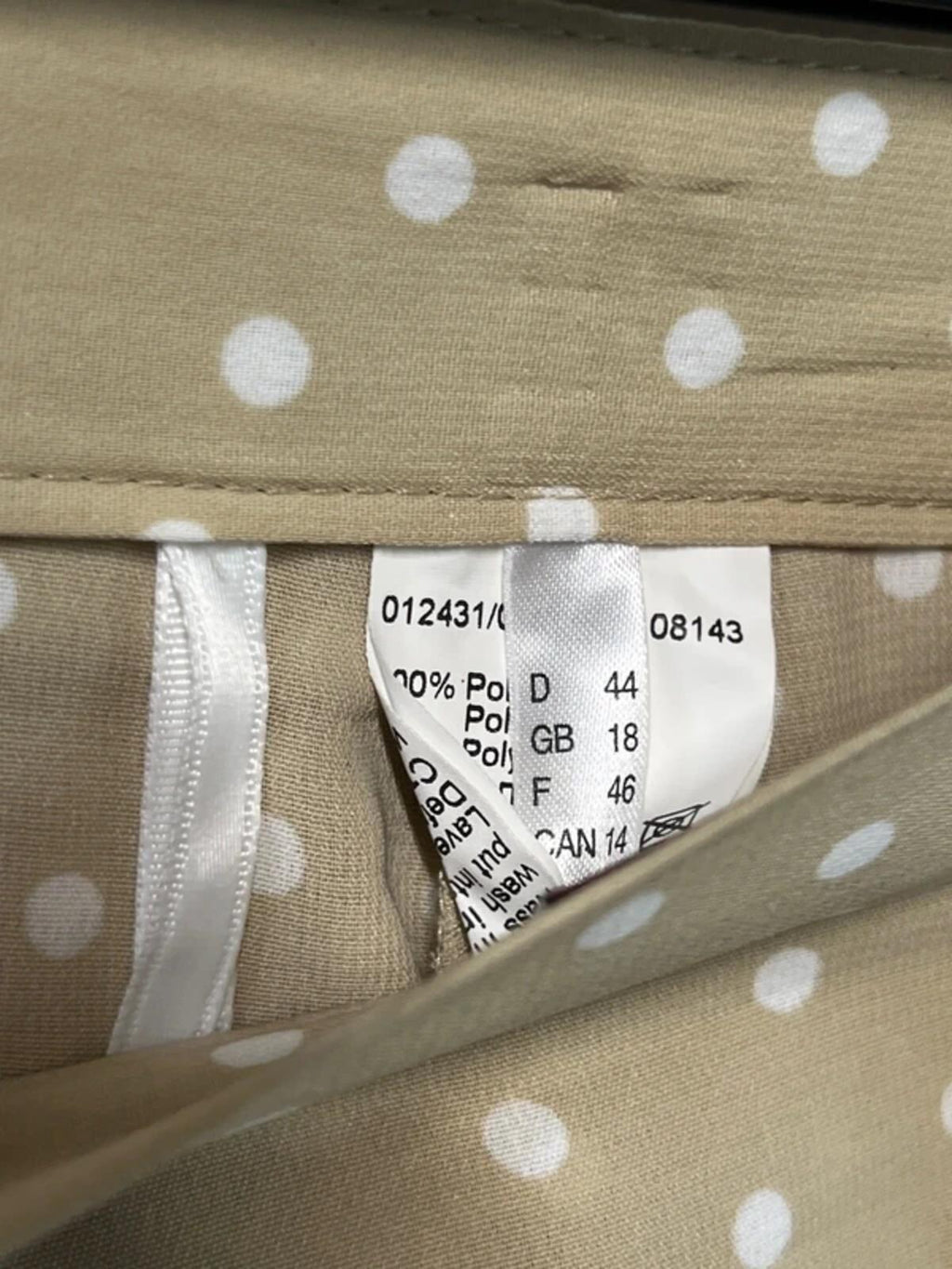 Lucia | 18 | Ladies beige polka dot dress