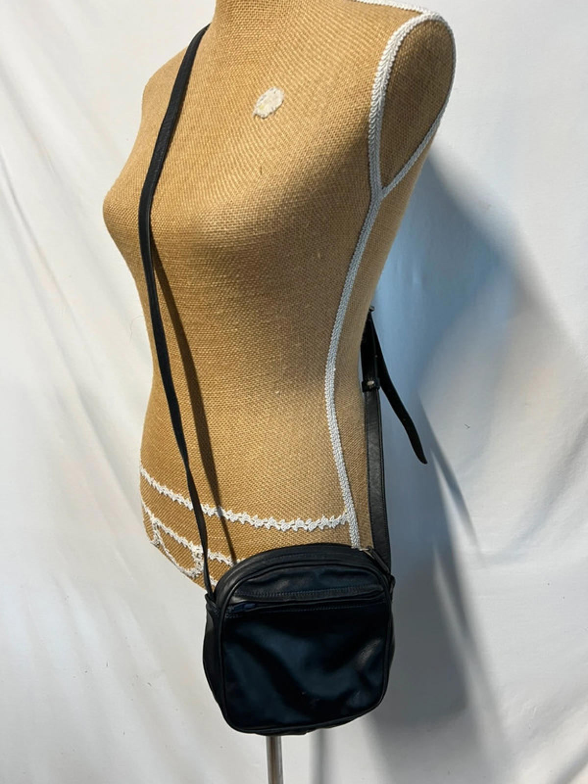 Vintage Enny Shoulderbag | Black Soft Italian Leather Shoulderbag