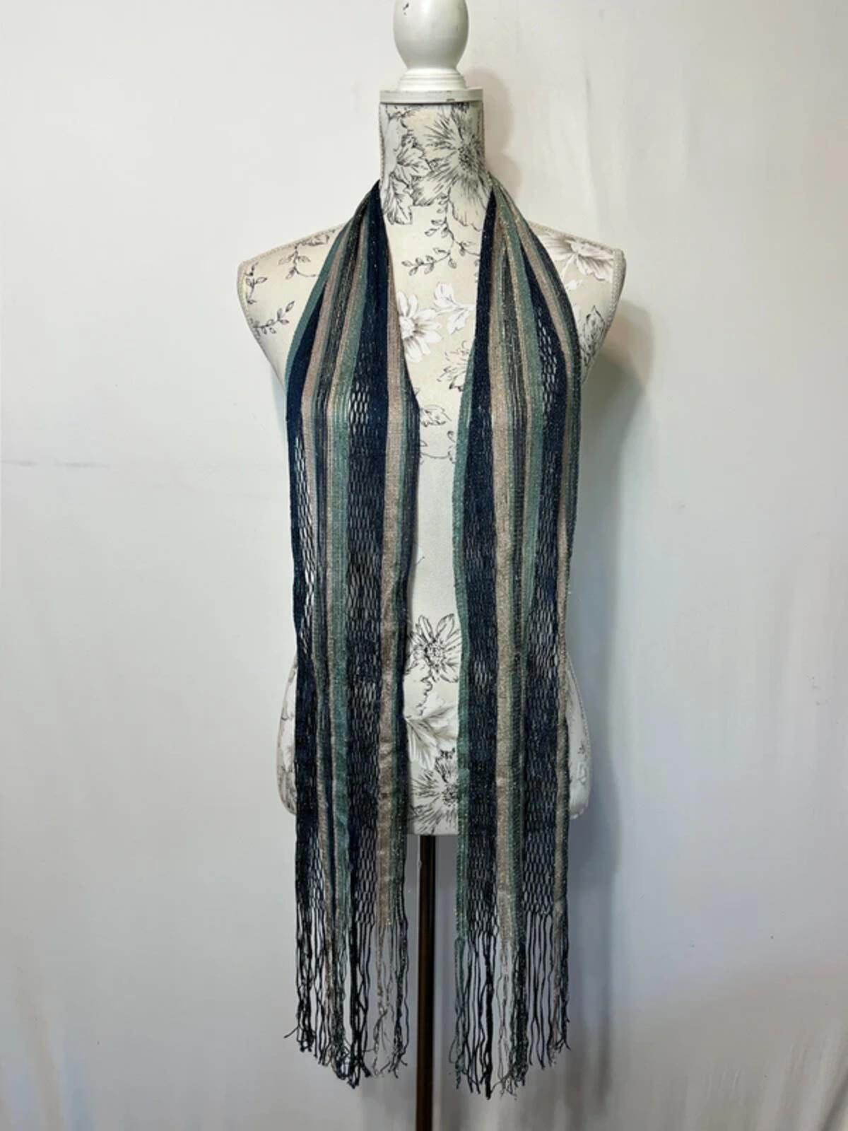 Vintage-Style Ladies Netted Blue Scarf