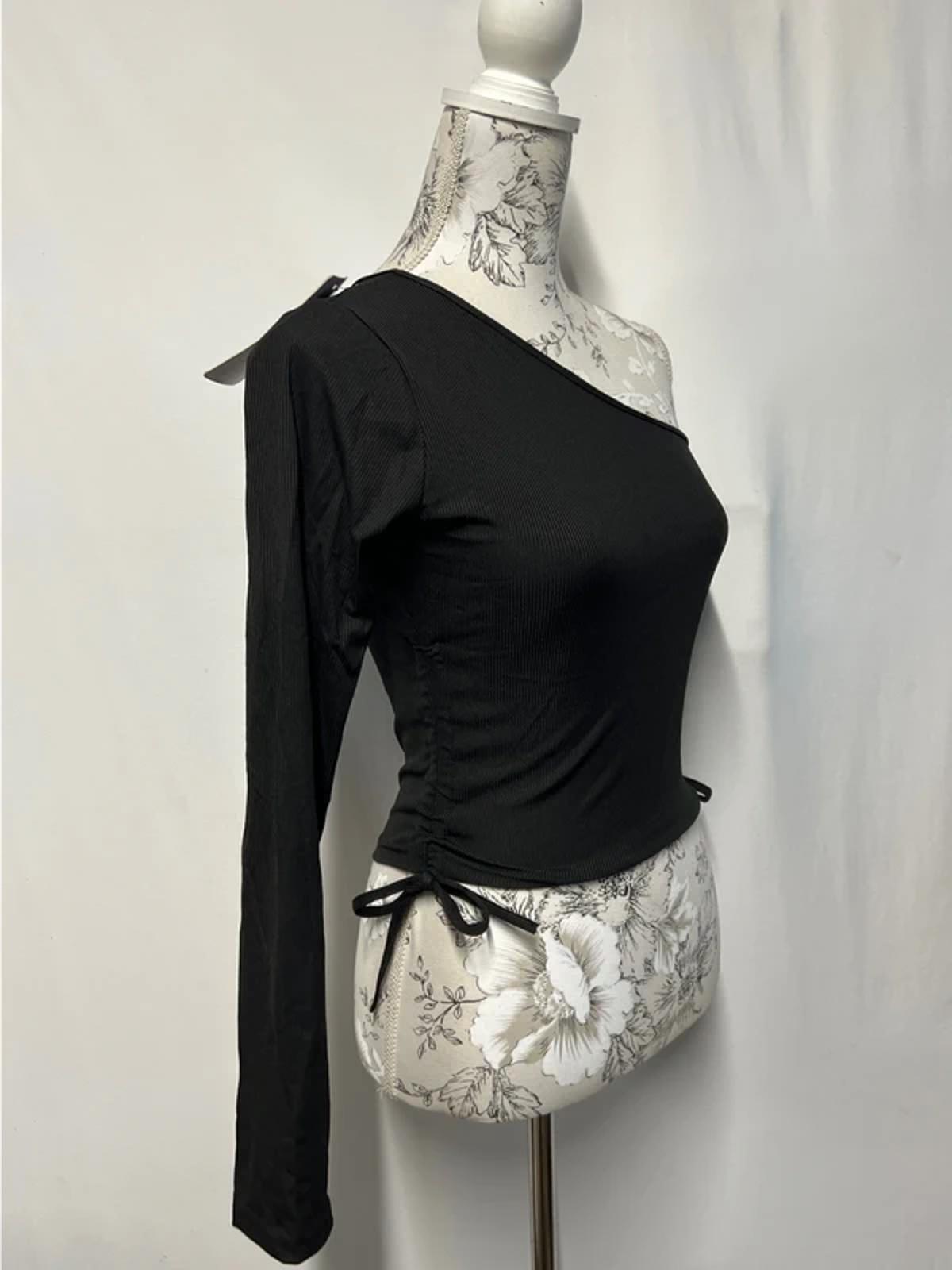 Cherry Koko  | M/L | Black Elasticated Off Shoulder Top