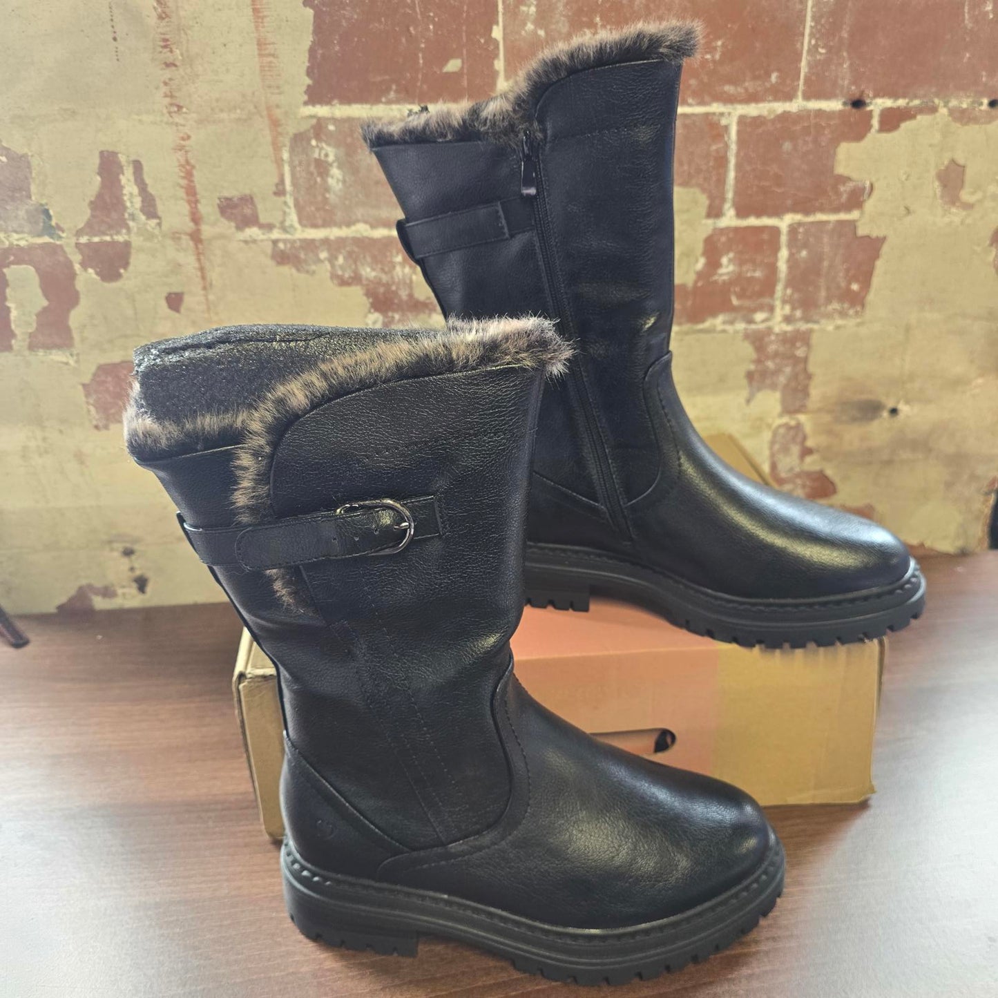 Brand new Heavenly Feet Kitson calf boots size 6