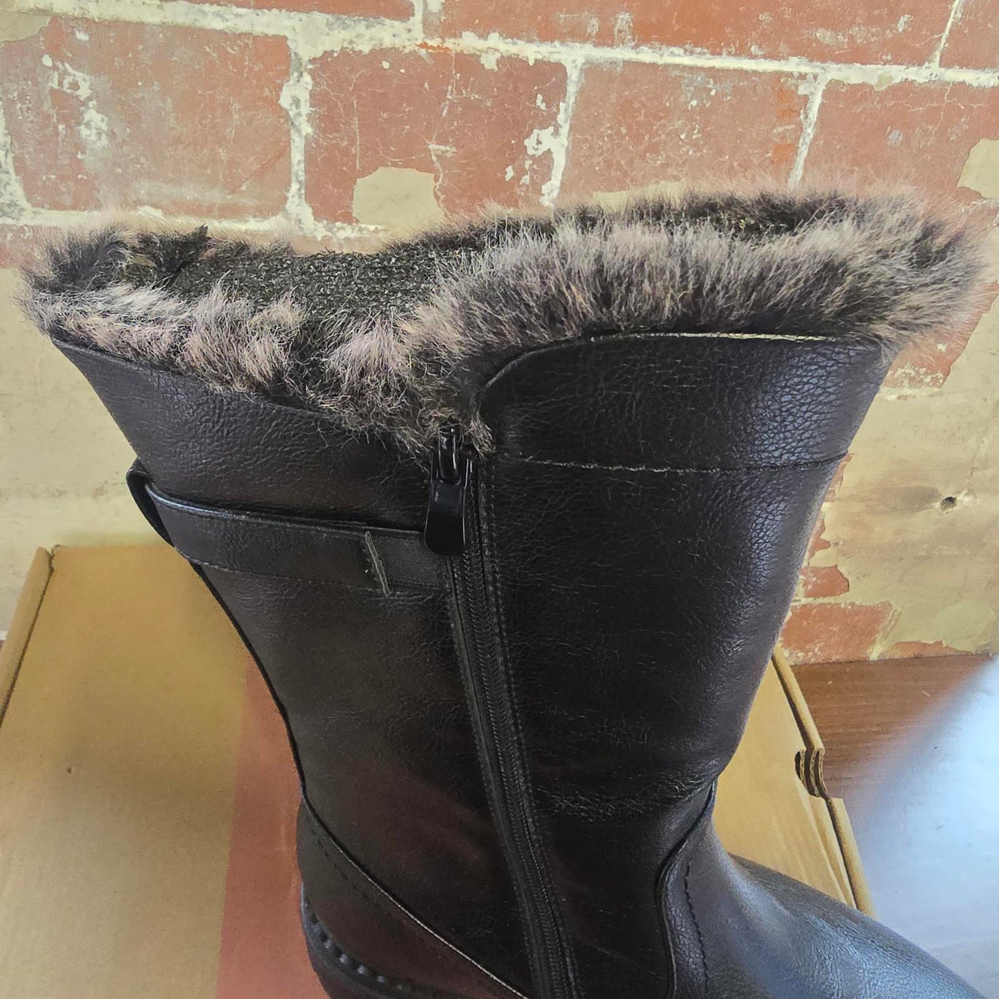 Brand new Heavenly Feet Kitson calf boots size 6