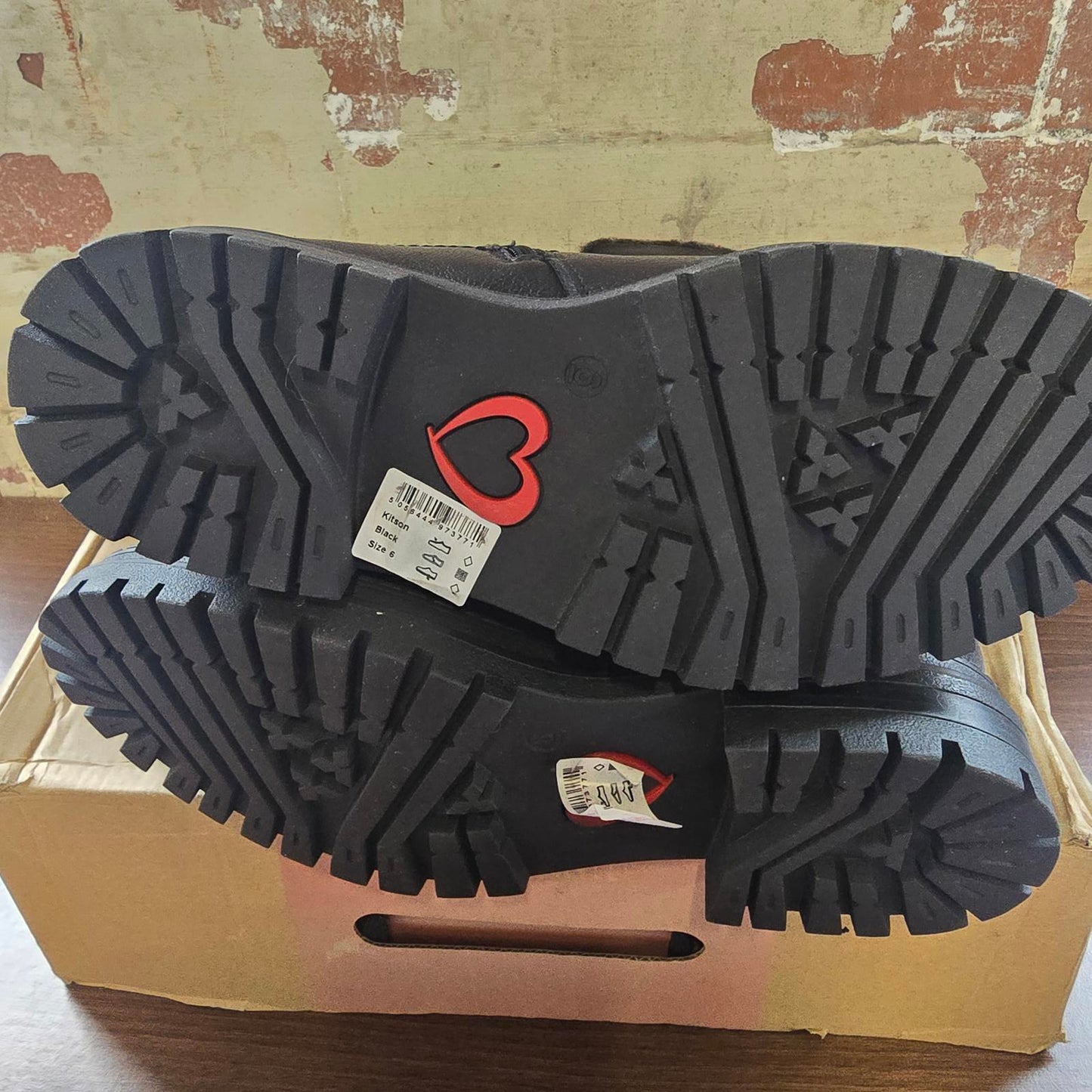 Brand new Heavenly Feet Kitson calf boots size 6