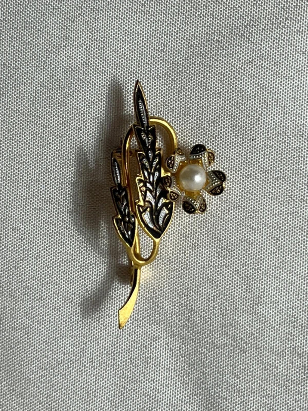 Vintage Damascene Brooch | Faux Pearl