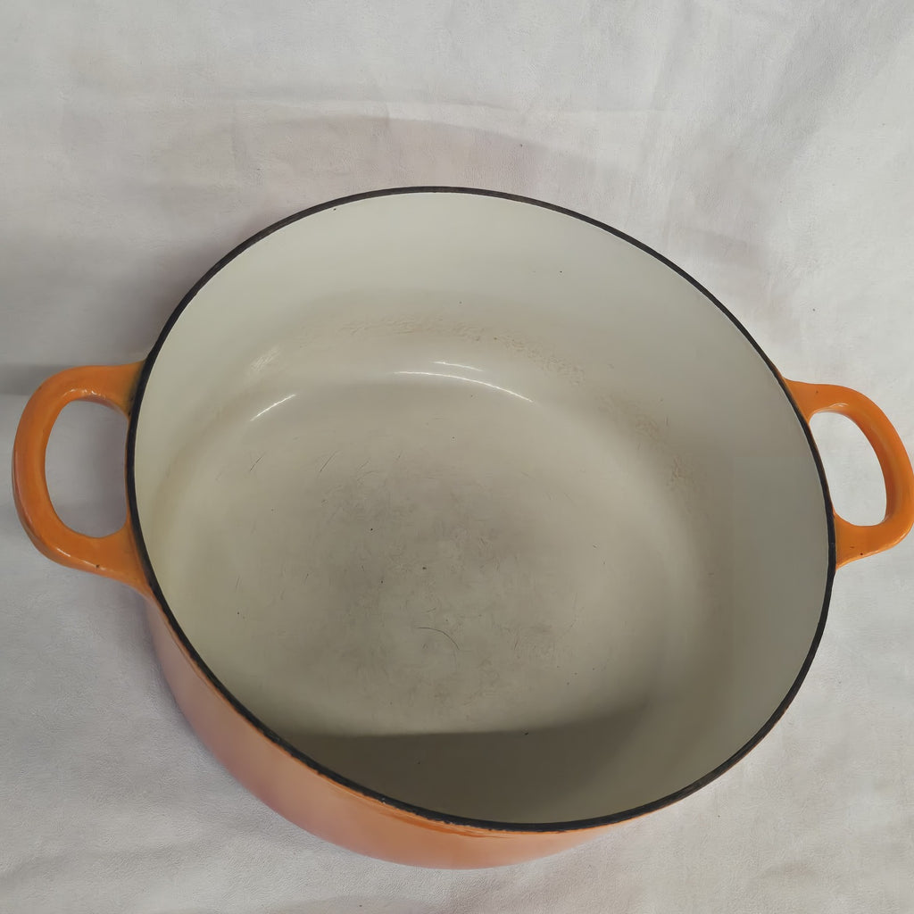 Le Creuset Dutch 11" Oven pot