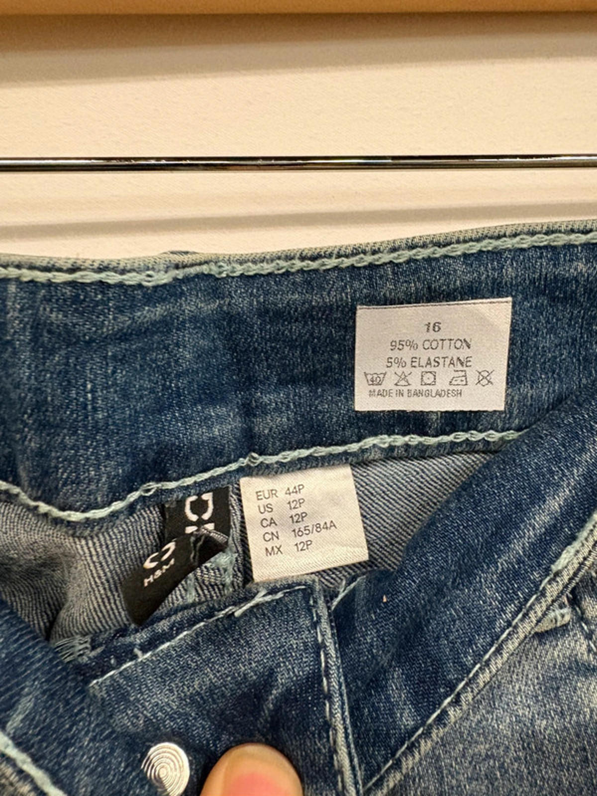 Brand new Divided blue jeans 16r