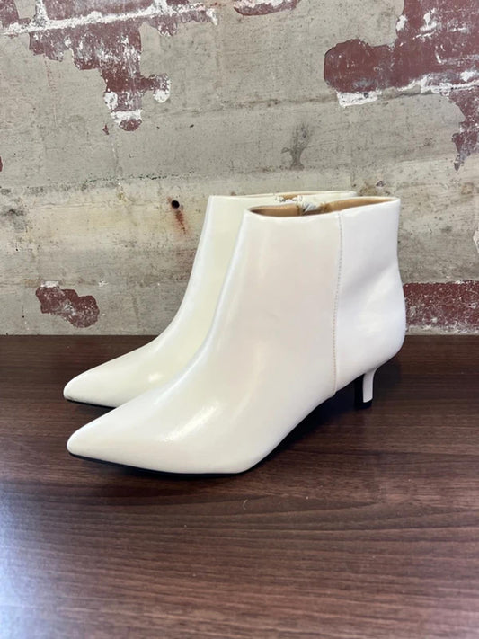 JD Williams | 5 | White Kitten Heel Boots | New In Box