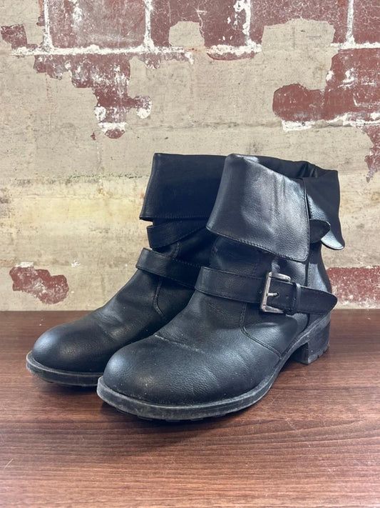 Skechers | Boots | 7 | Black Pleather