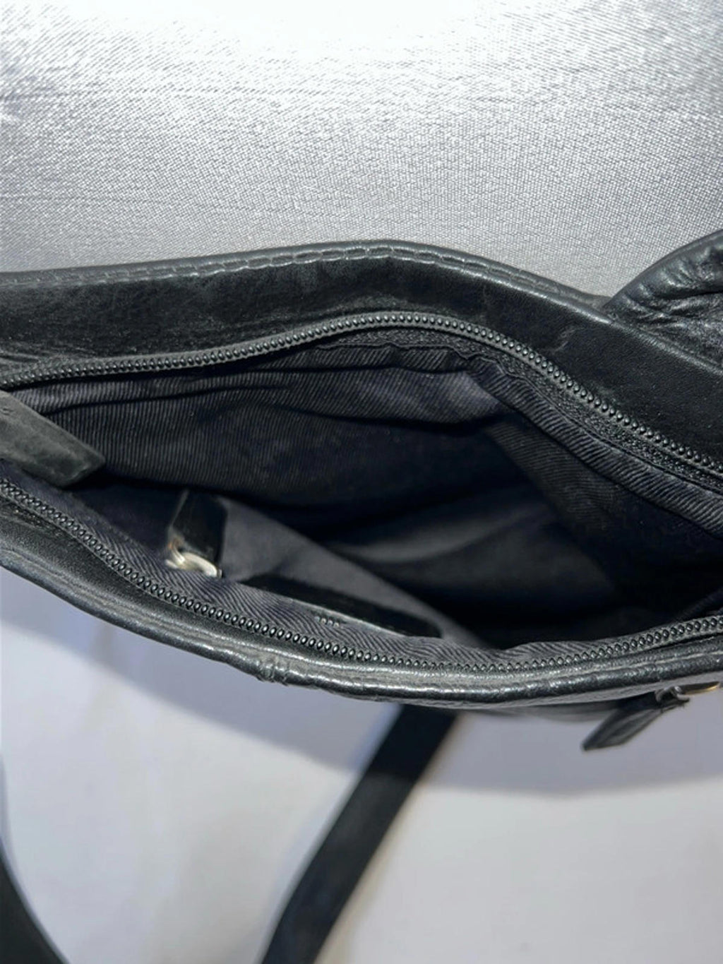 Taurus | Black leather cross body bag