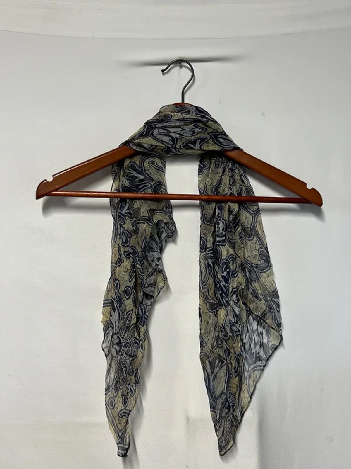 Vintage Style Ladies Scarf | Blue and Yellow