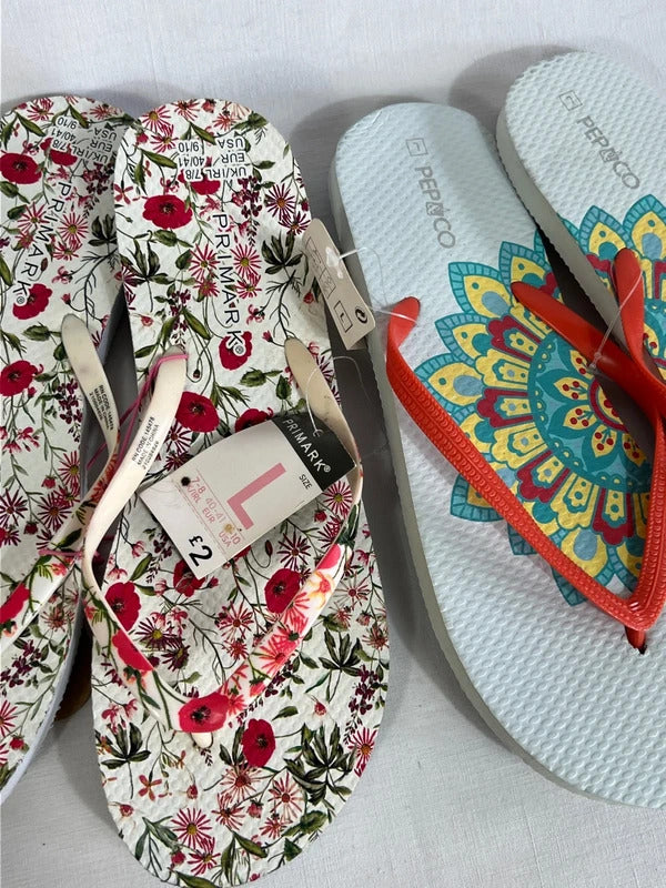 Two pairs of foam flip flops | Size 7