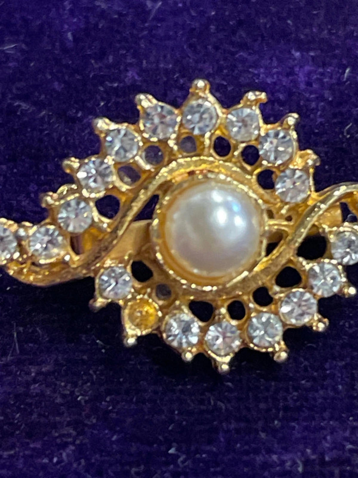 Costume jewellery Brooch