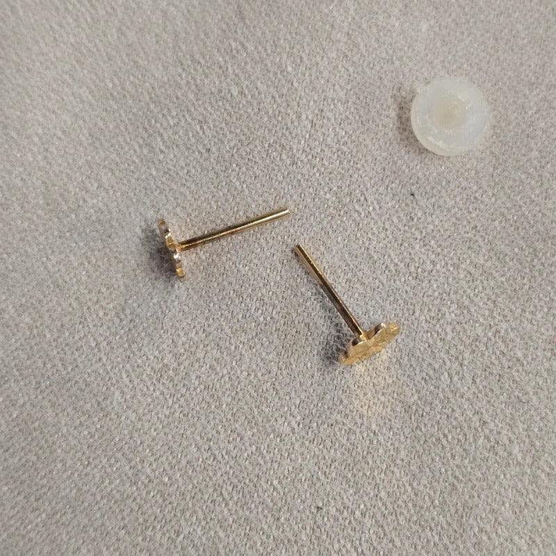 A pair of 9ct gold earings