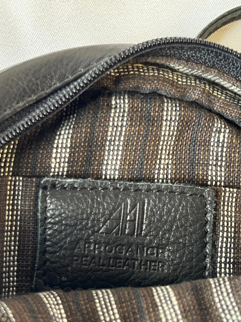 Arrogance | Black Leather Shoulderbag/crossbodybag