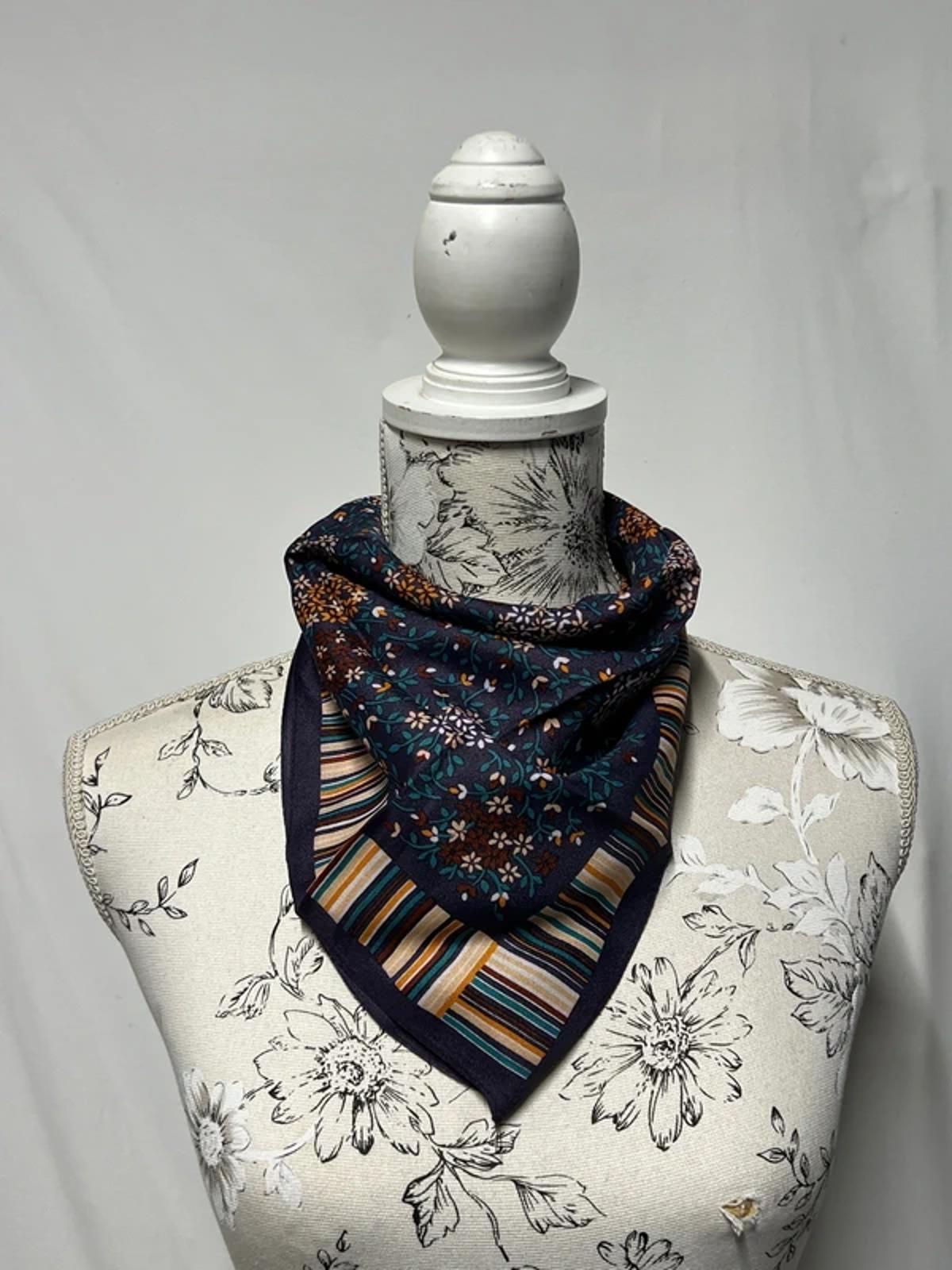 Vintage Ladies Bandanna | Purple