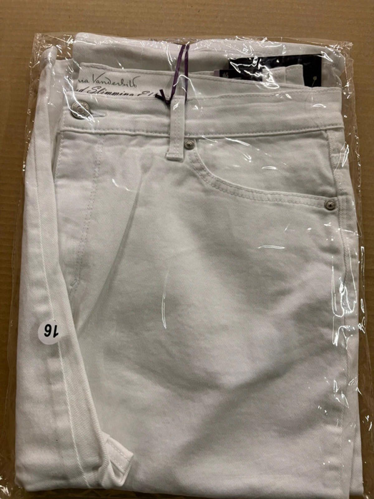 Gloria Vanderbilt ladies shorts