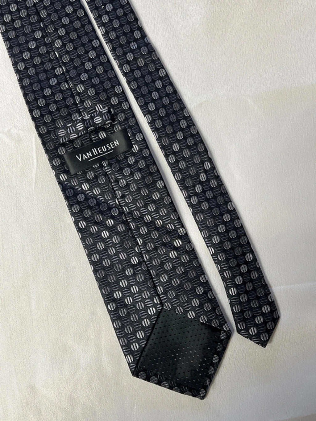 Van Heusen Men’s Tie | 100% Silk | Good Condition
