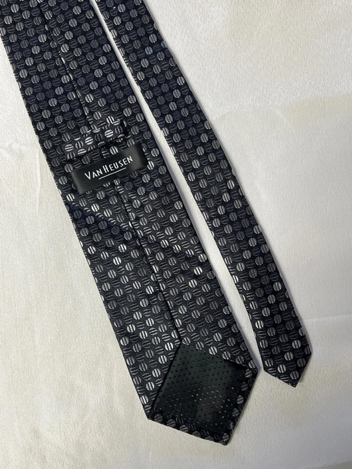 Van Heusen Men’s Tie | 100% Silk | Good Condition
