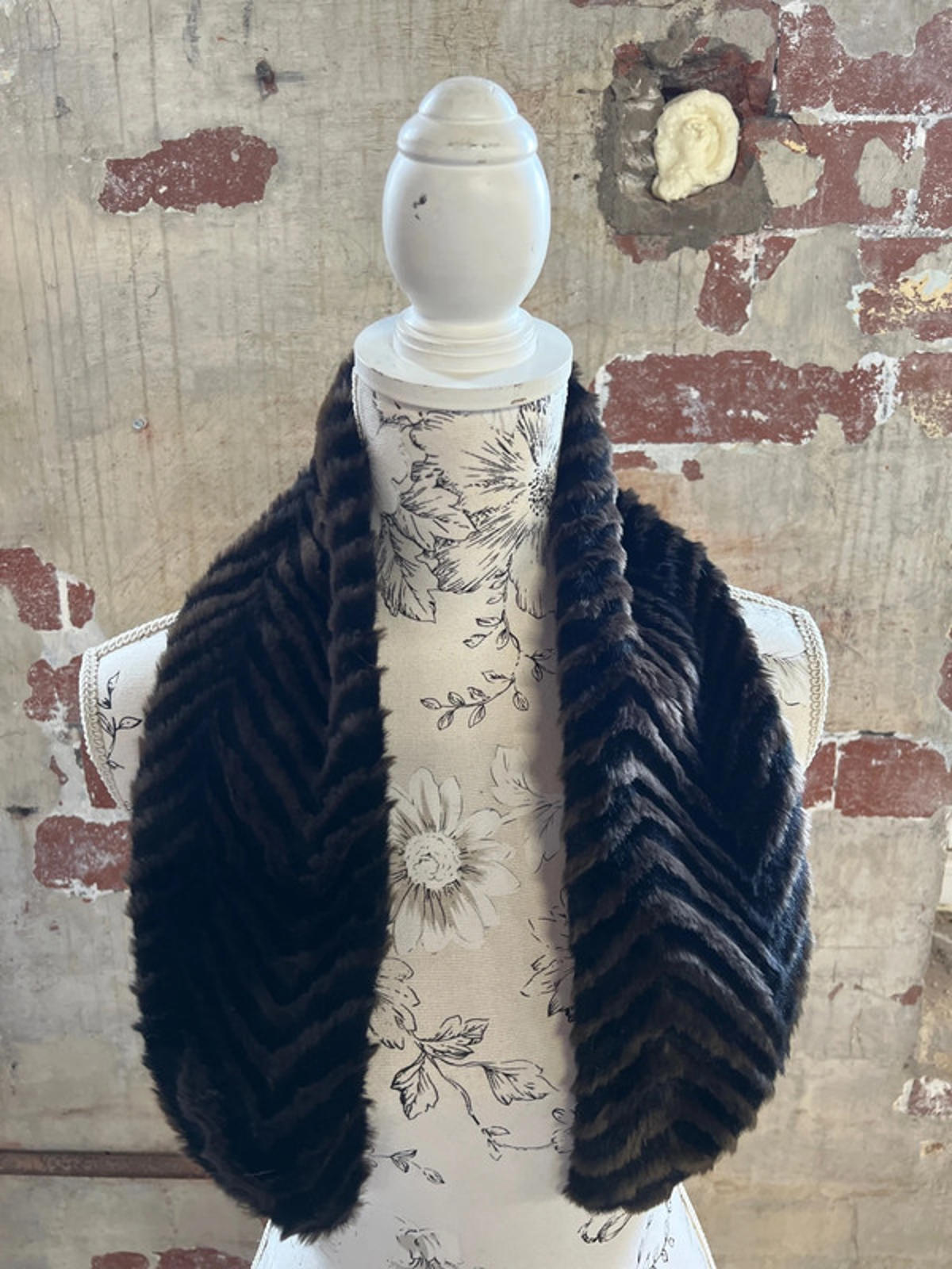 Chocolate brown ribbed faux fur trim liner