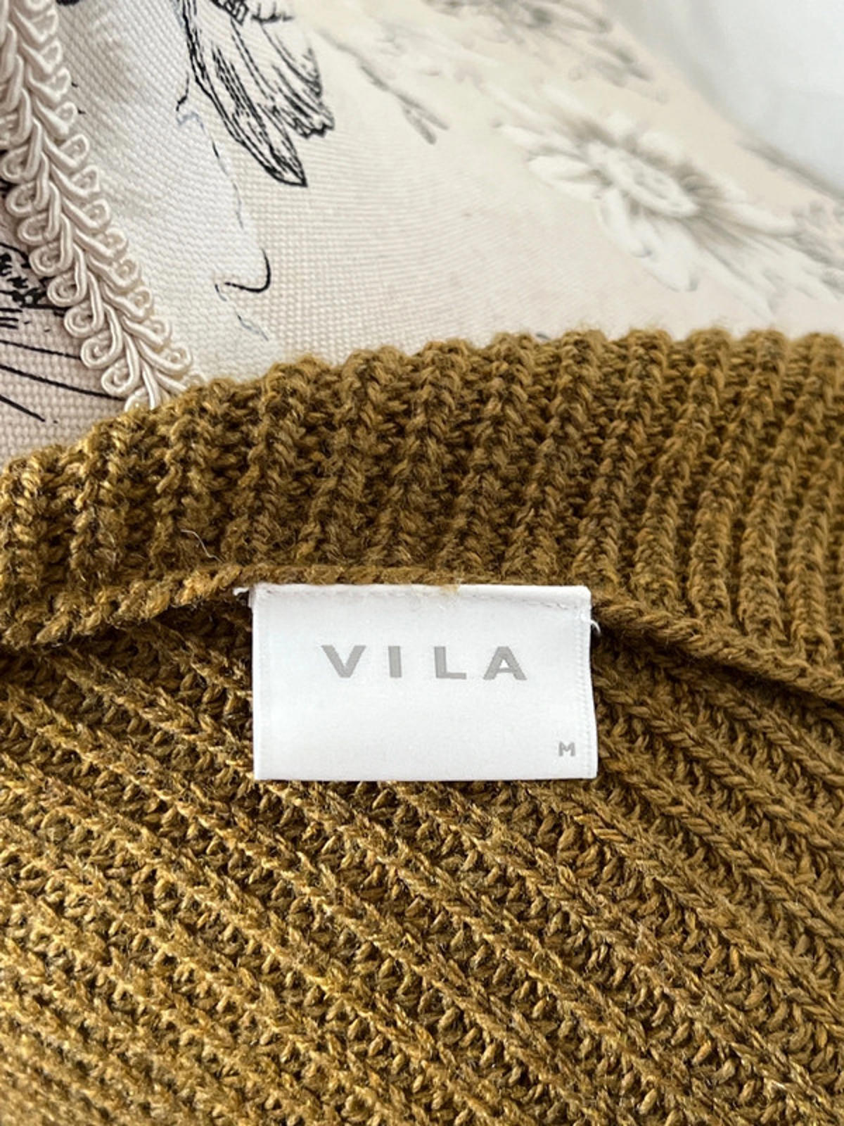 Vila | M | V neck Jumper | Like New