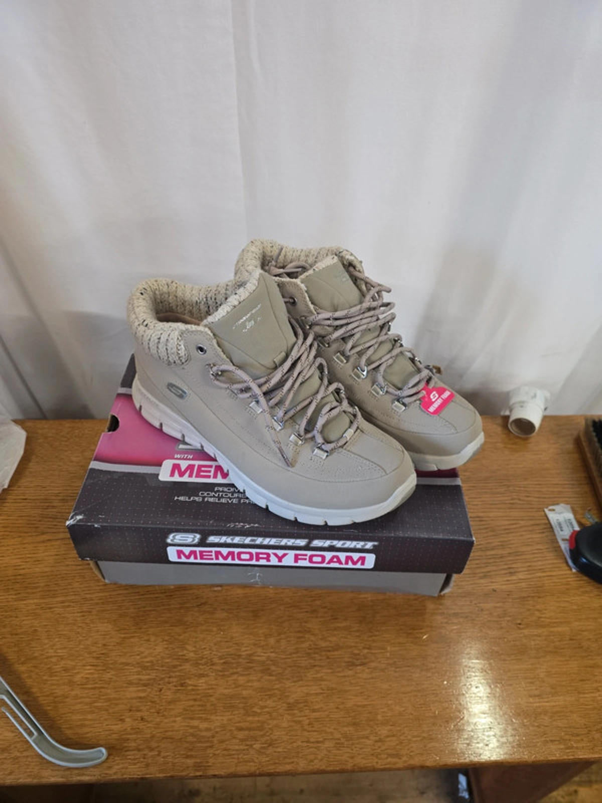 Brand new in Box Sketchers Synergy strong will Nubuck ankle boots size 7