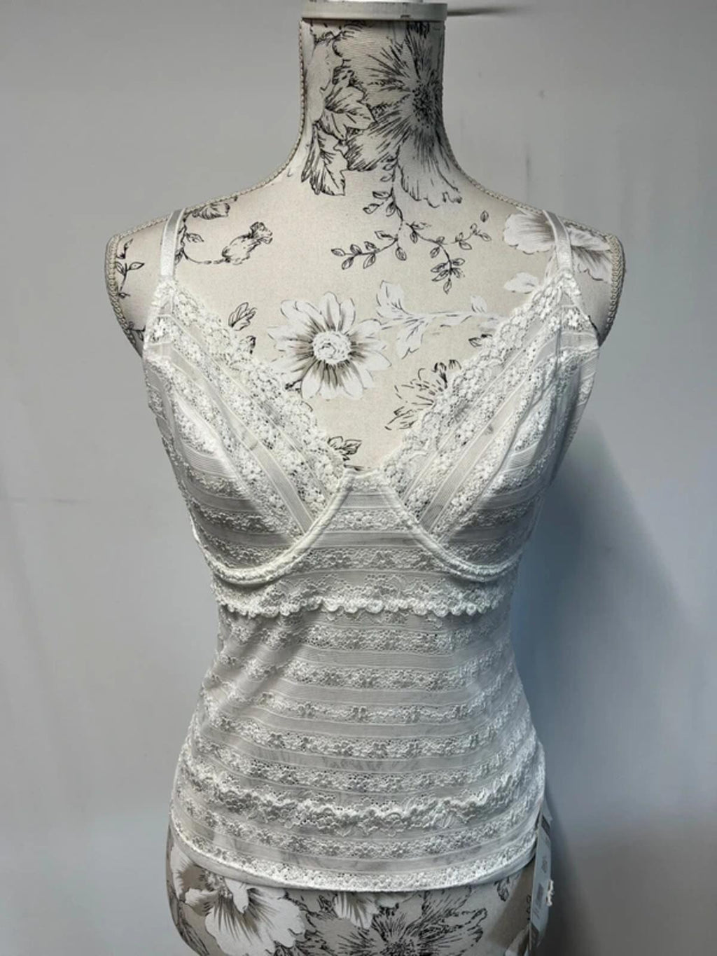 Vintage George | 38D | White lace lingerie/Nightwear