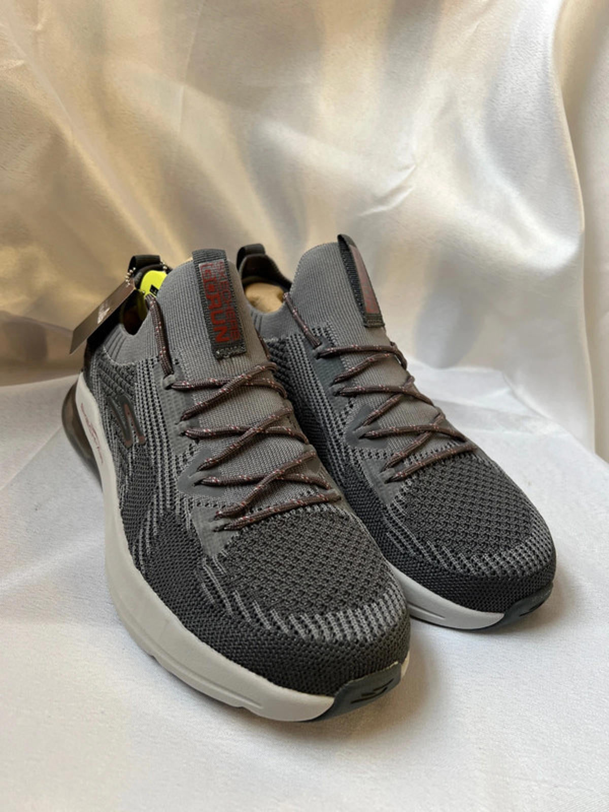 Men’s Skechers | Size 7 | New With Tags