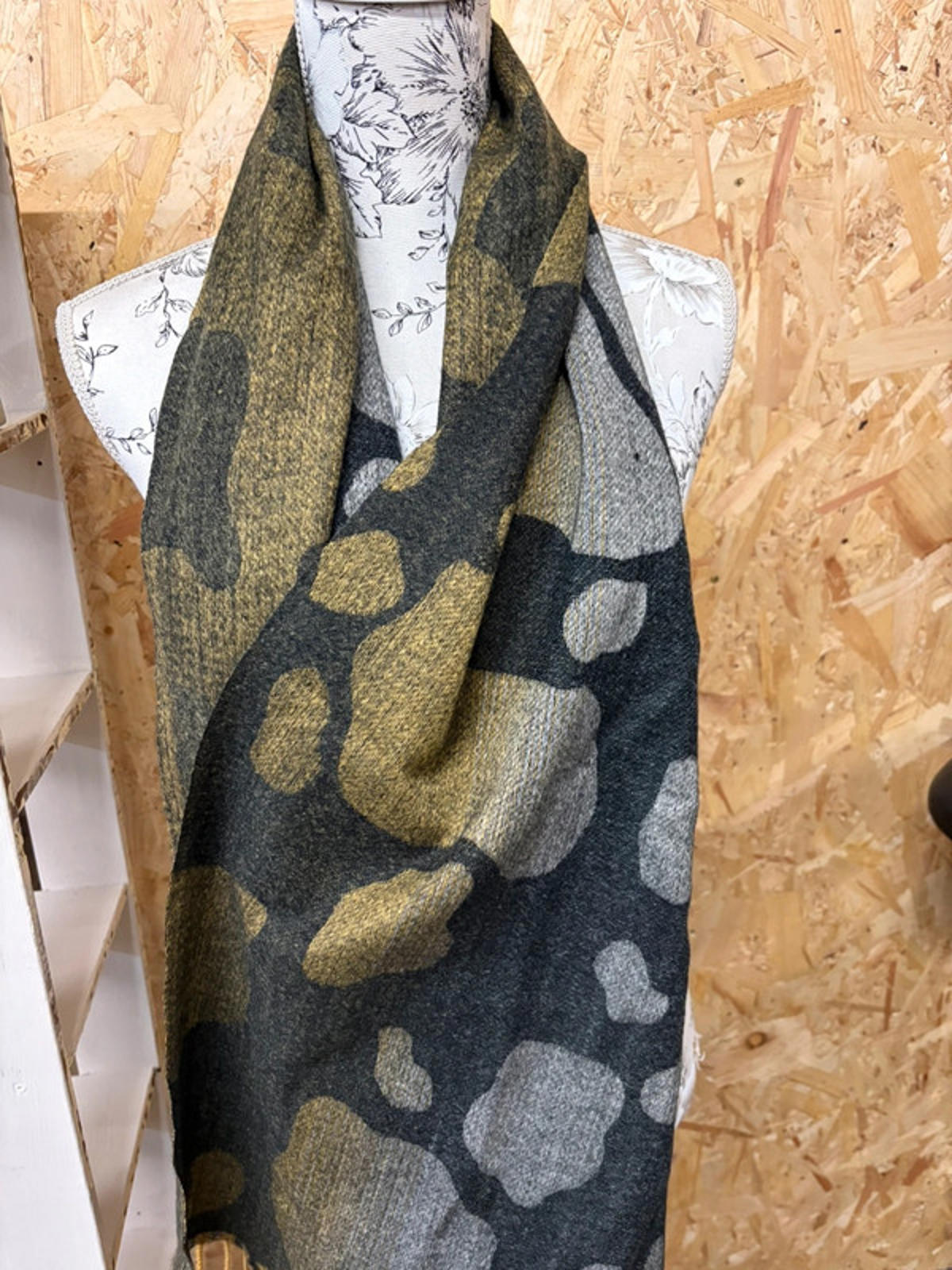 Classy Wool blend scarf (new)