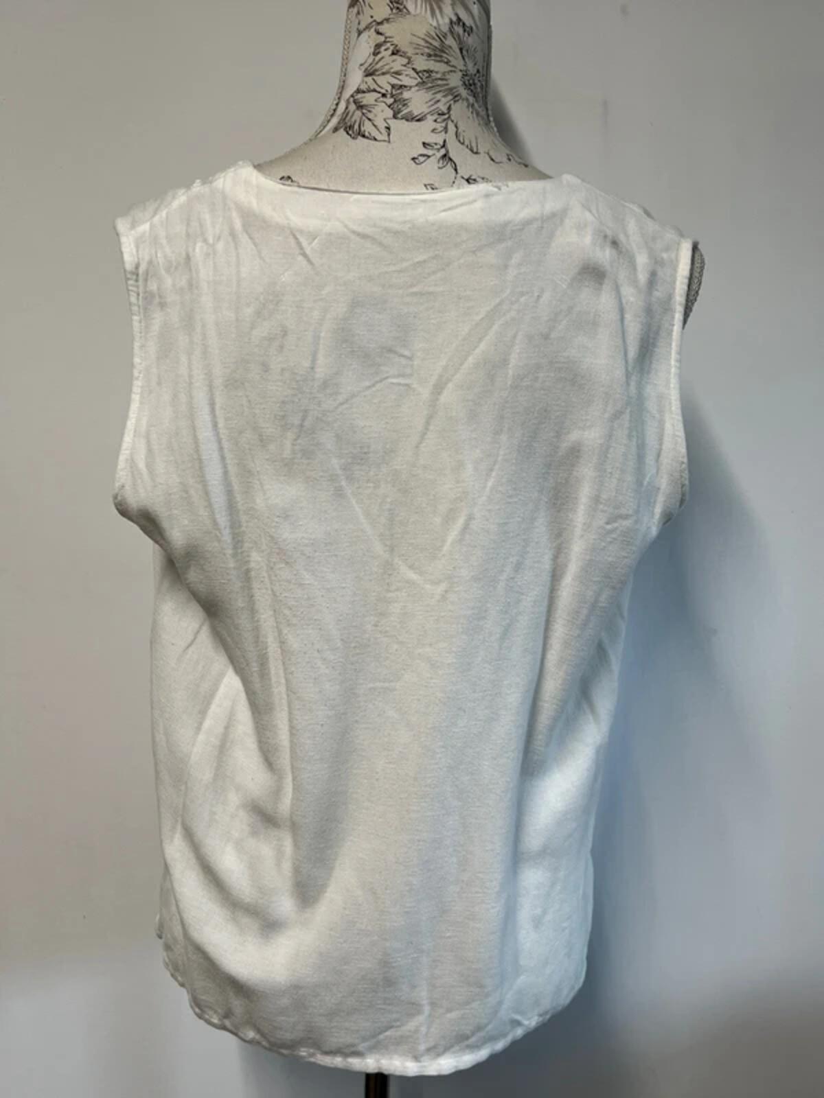 Joella | White T-Shirt | Cute embroidery
