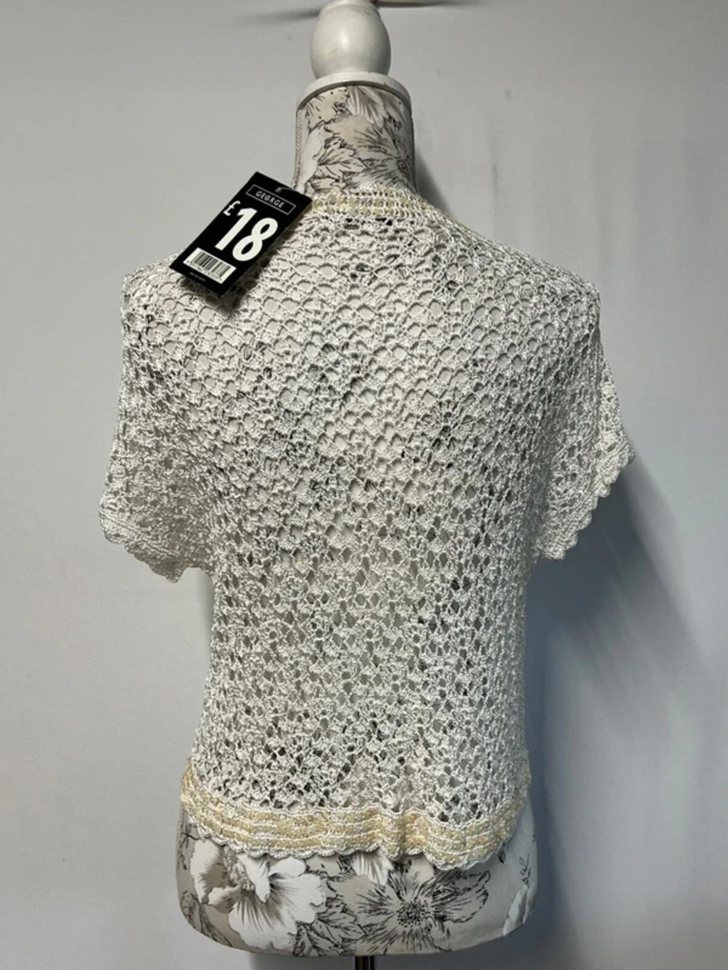 Vintage George | 14 | White cardigan with embroidered detailing