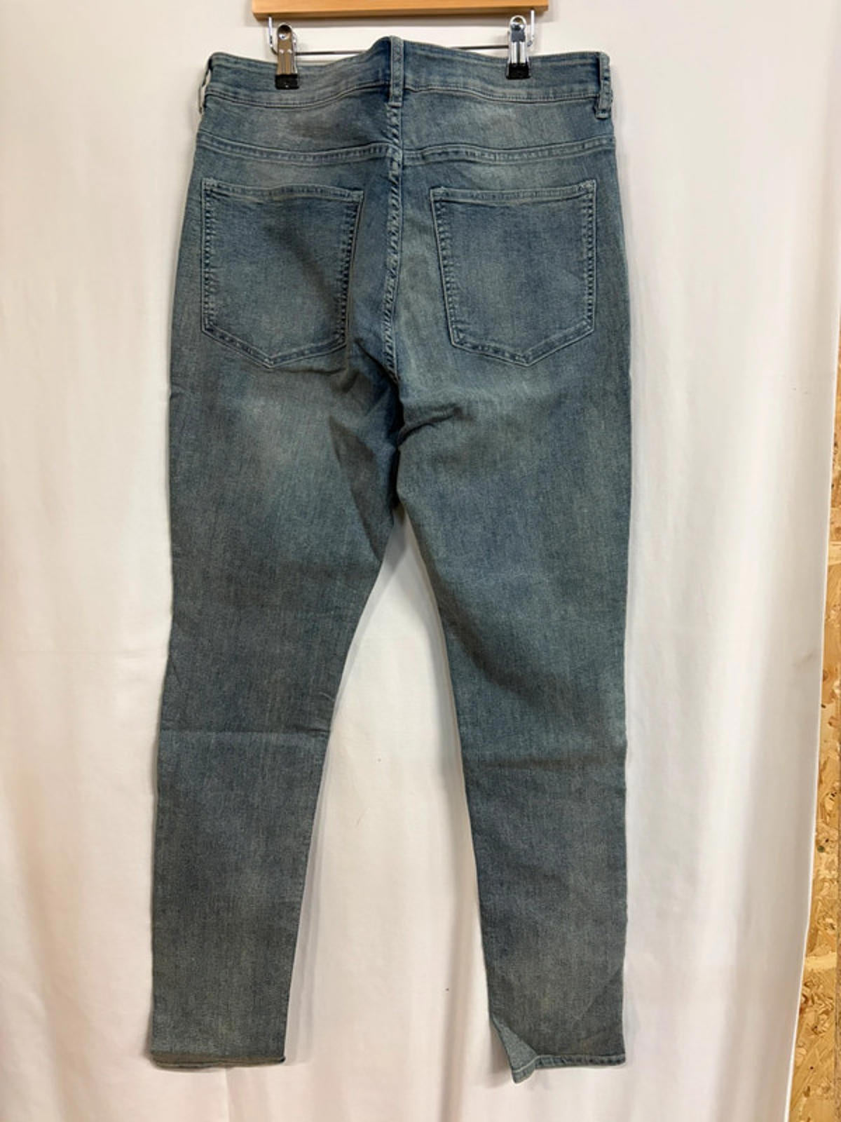 Brand new Divided blue jeans 16r