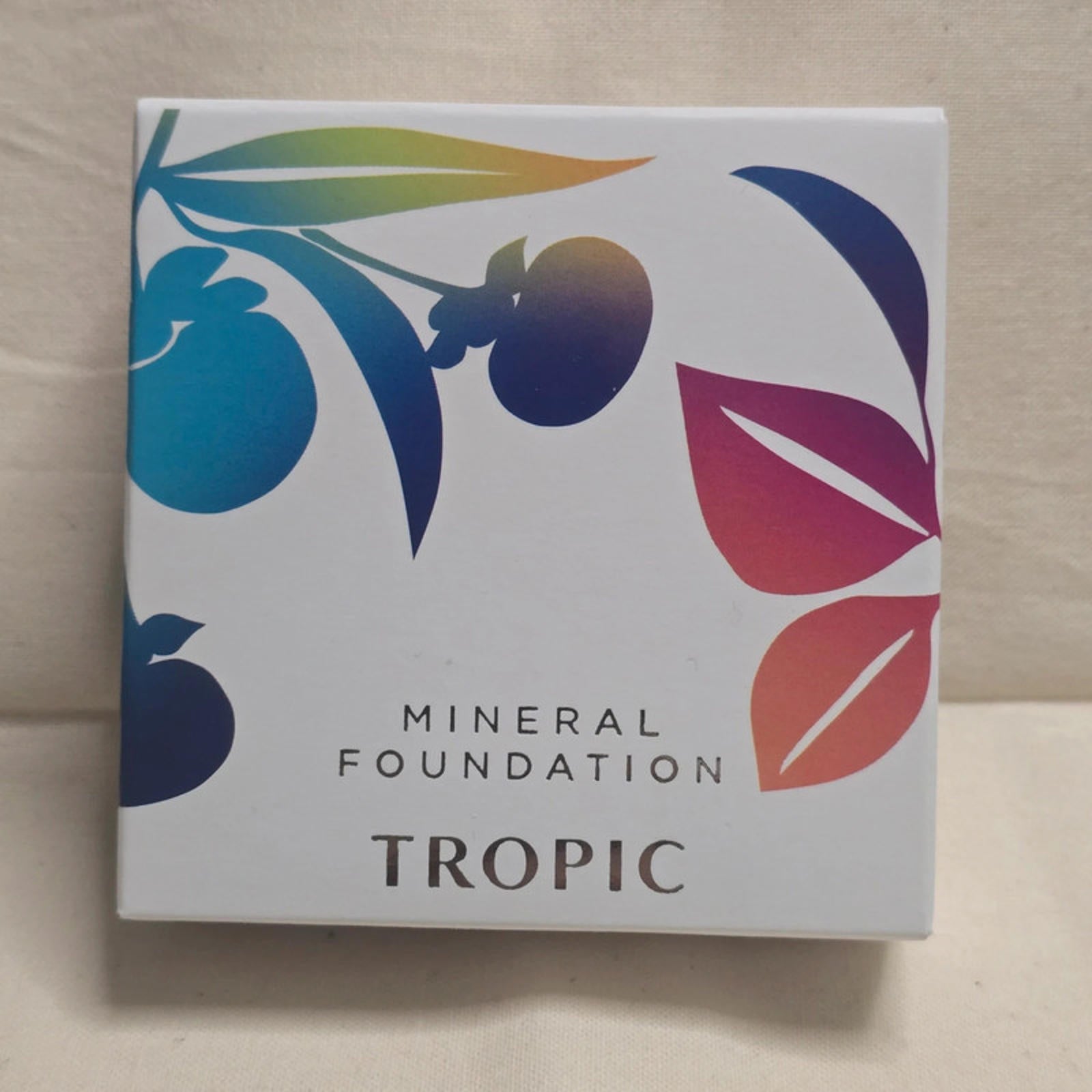 Tropic Mineral Foundation.  Shade 6 brand new