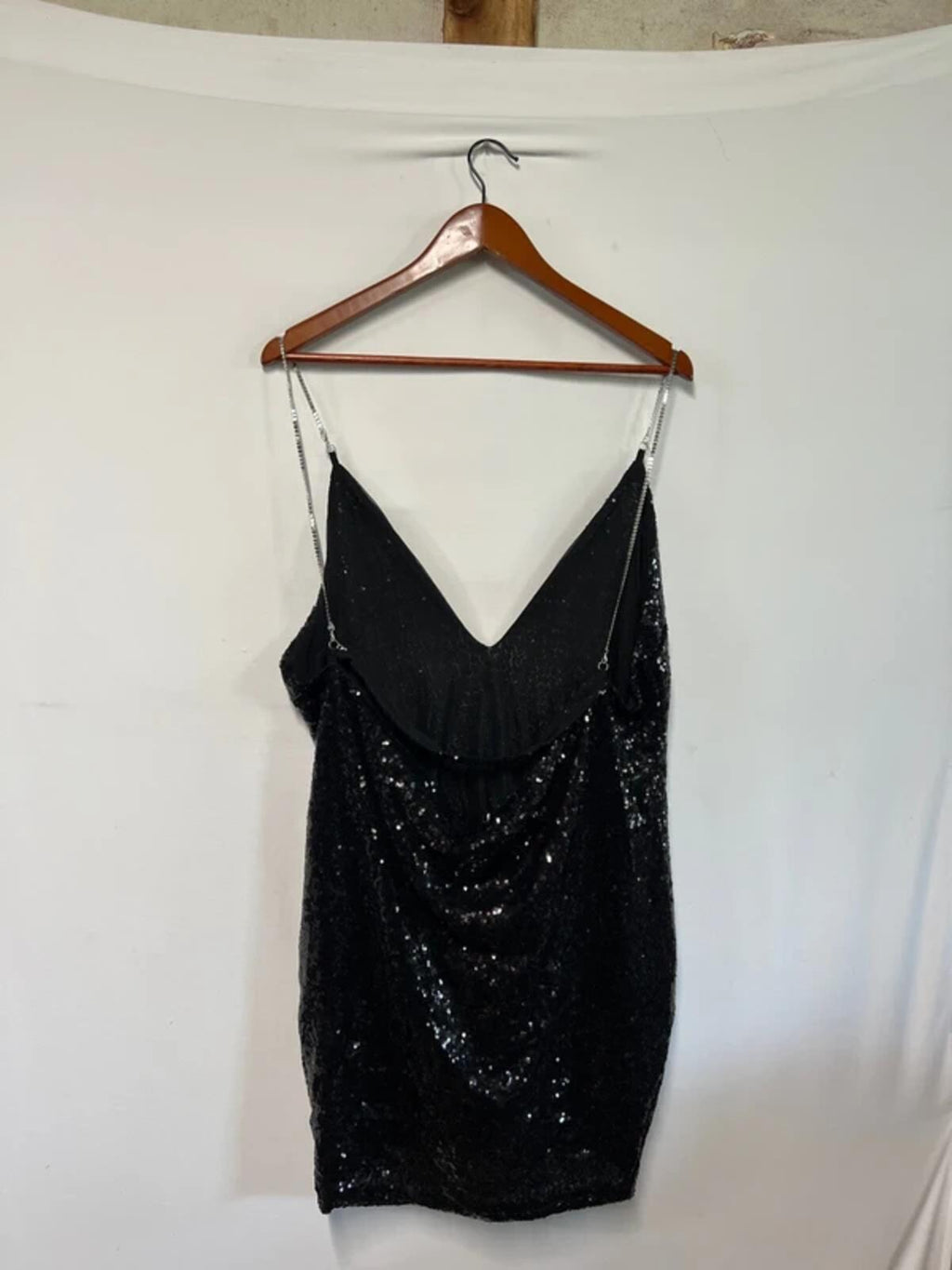 Pretty Little Thing | 16 | Black sequin top with chains