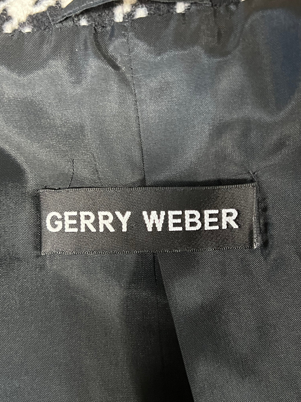 Gerry Weber | Size 8 | Dog Tooth Coat | Good Condition