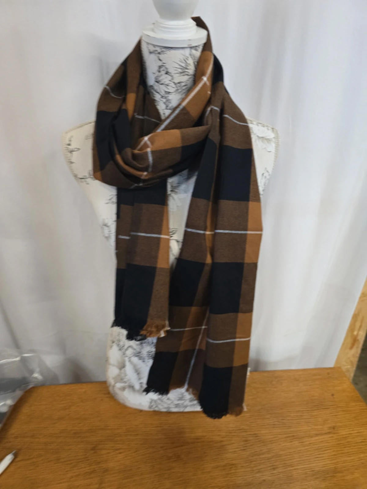 Brand new ladies Plaid brown and black scarf 100%cotton