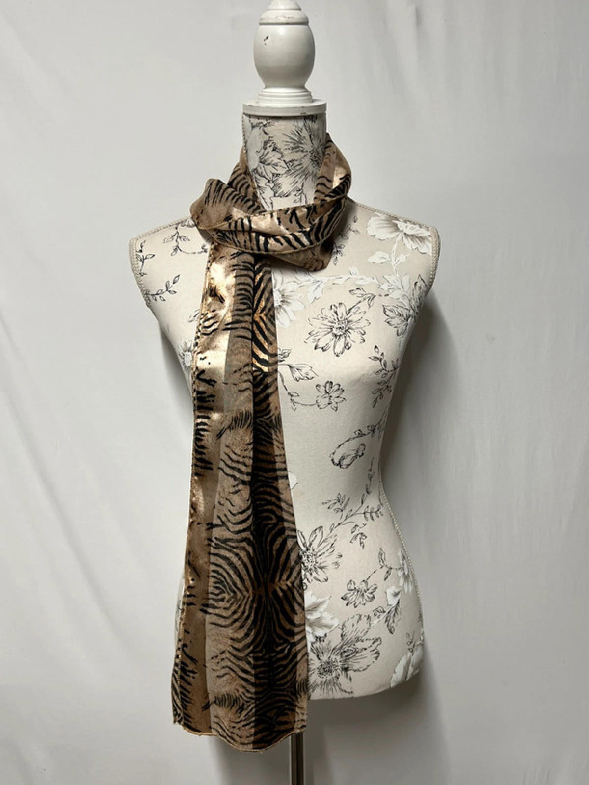 Women’s Tiger Print Scarf | Great Condition