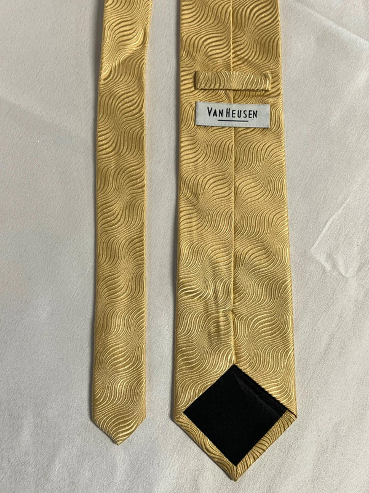 Van Heusen Tie | 100% Silk | Good Condition