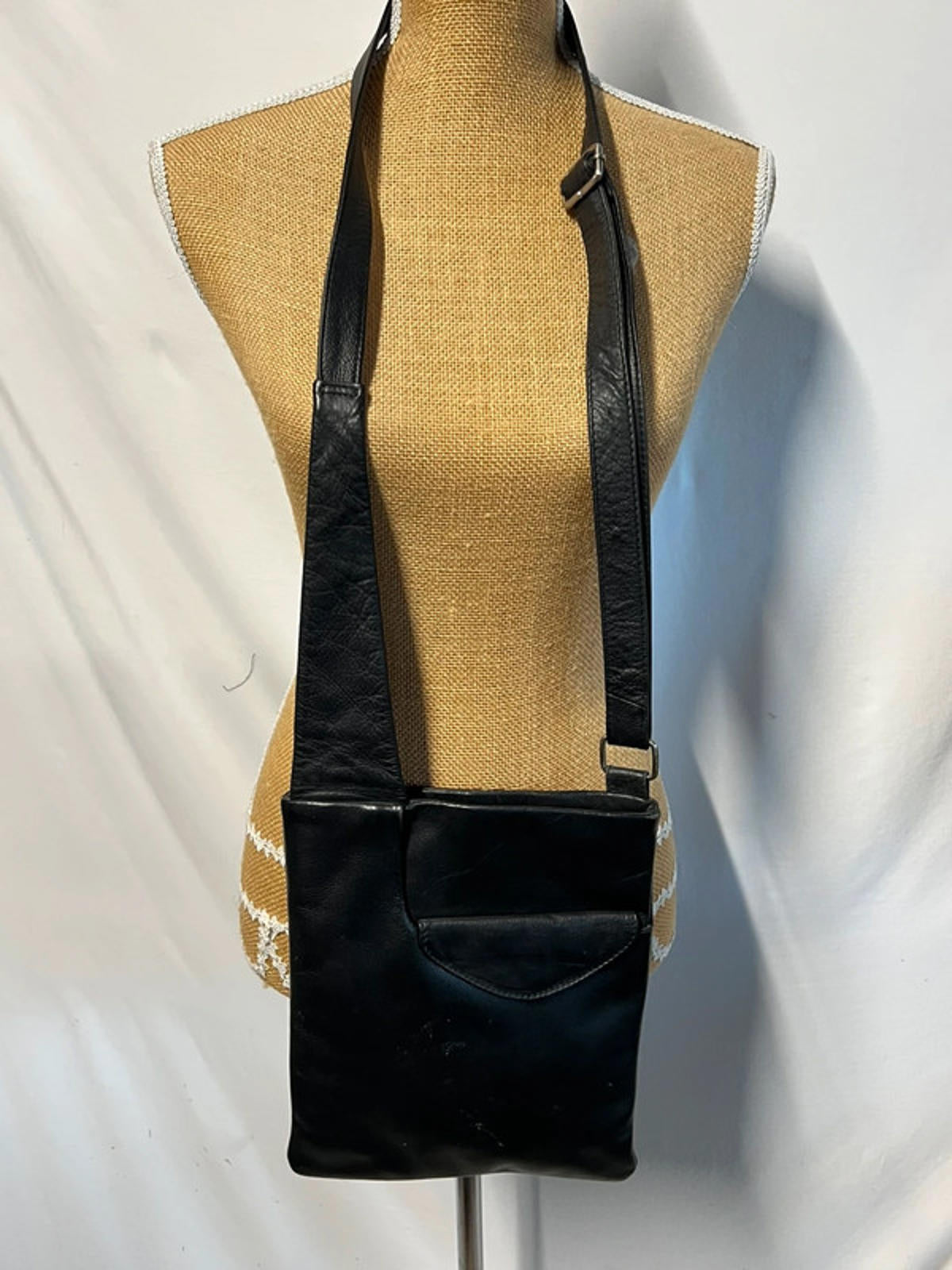 Taurus | Black leather cross body bag