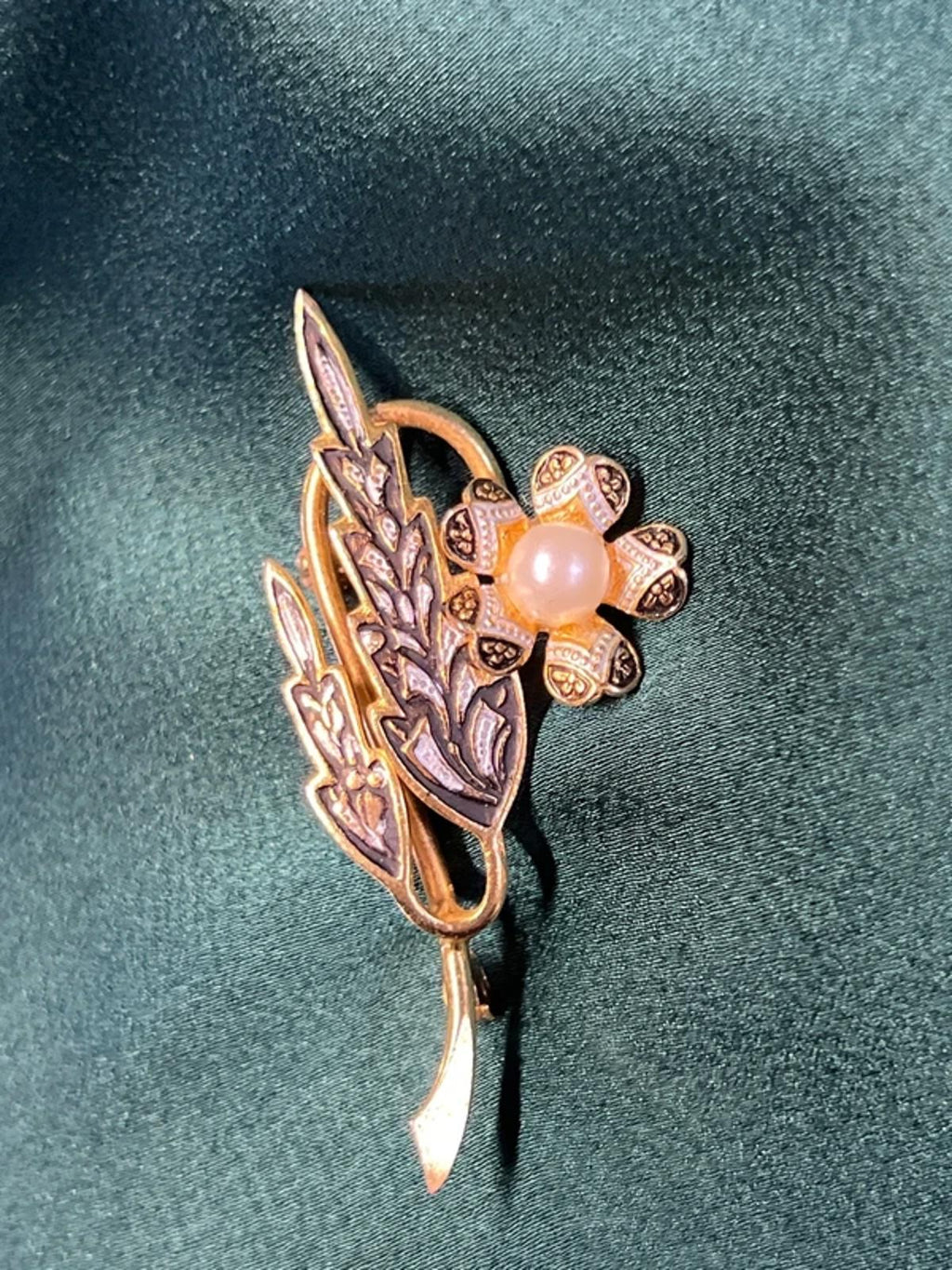 Vintage Damascene Brooch | Faux Pearl