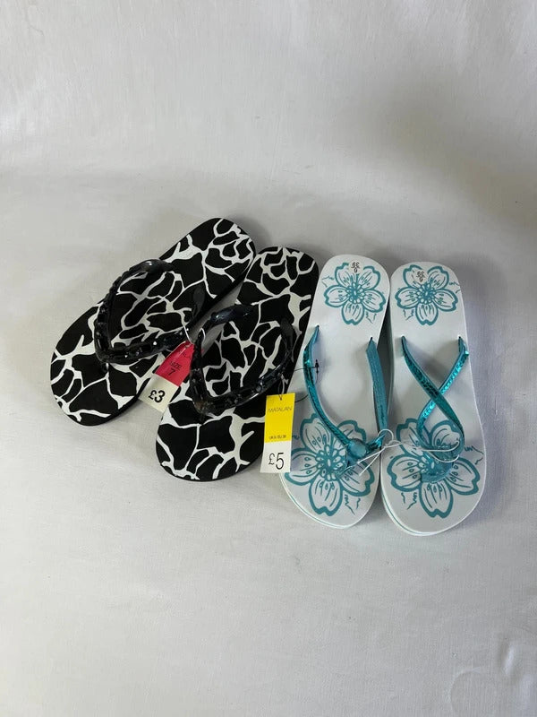 Matalan | Size 6 | 2X pair of black and Blue flip blue